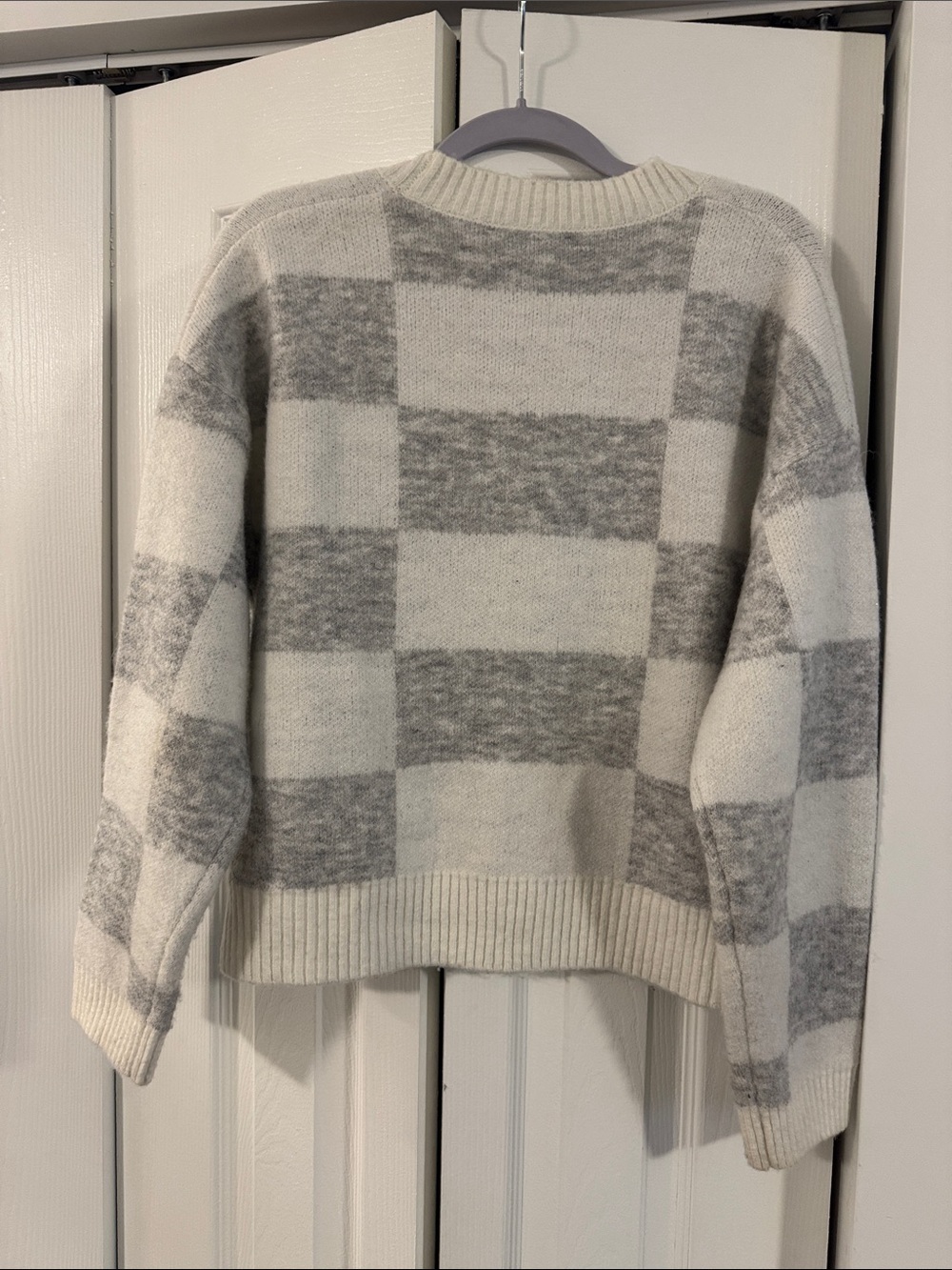Women's Gray & Cream Checkered V-Neck Cardigan Sweater - Picture 3 of 3